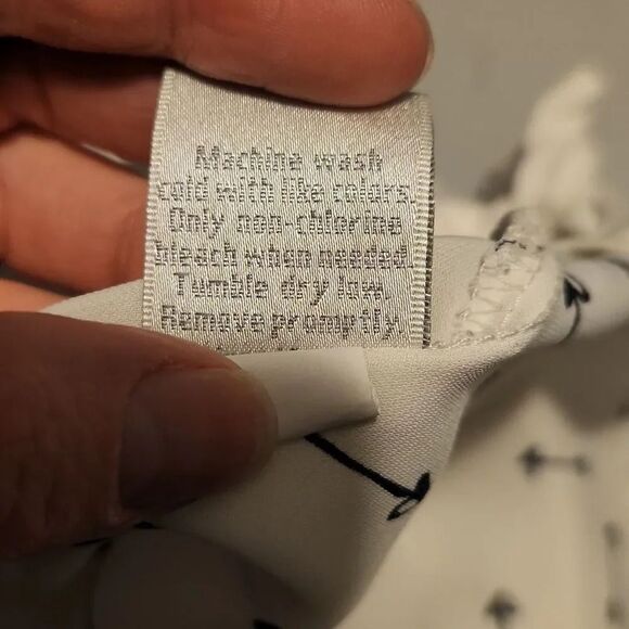 LC Lauren Conrad Ladies Size Small Black and White Arrow Print Blouse - Picture 7 of 7